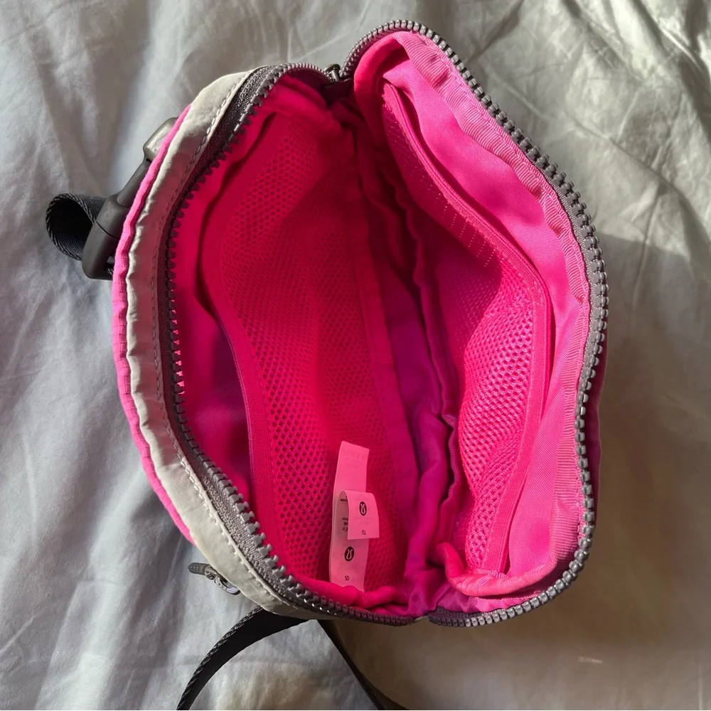 Lululemon Everywhere Adjustable Belt Bag in Pow Pink / Lunar Rock / Chrome 1L
